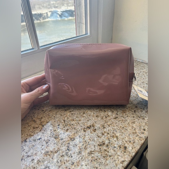 Gap x Summer Fridays Cosmetic Case & Gift Set - Picture 4 of 8